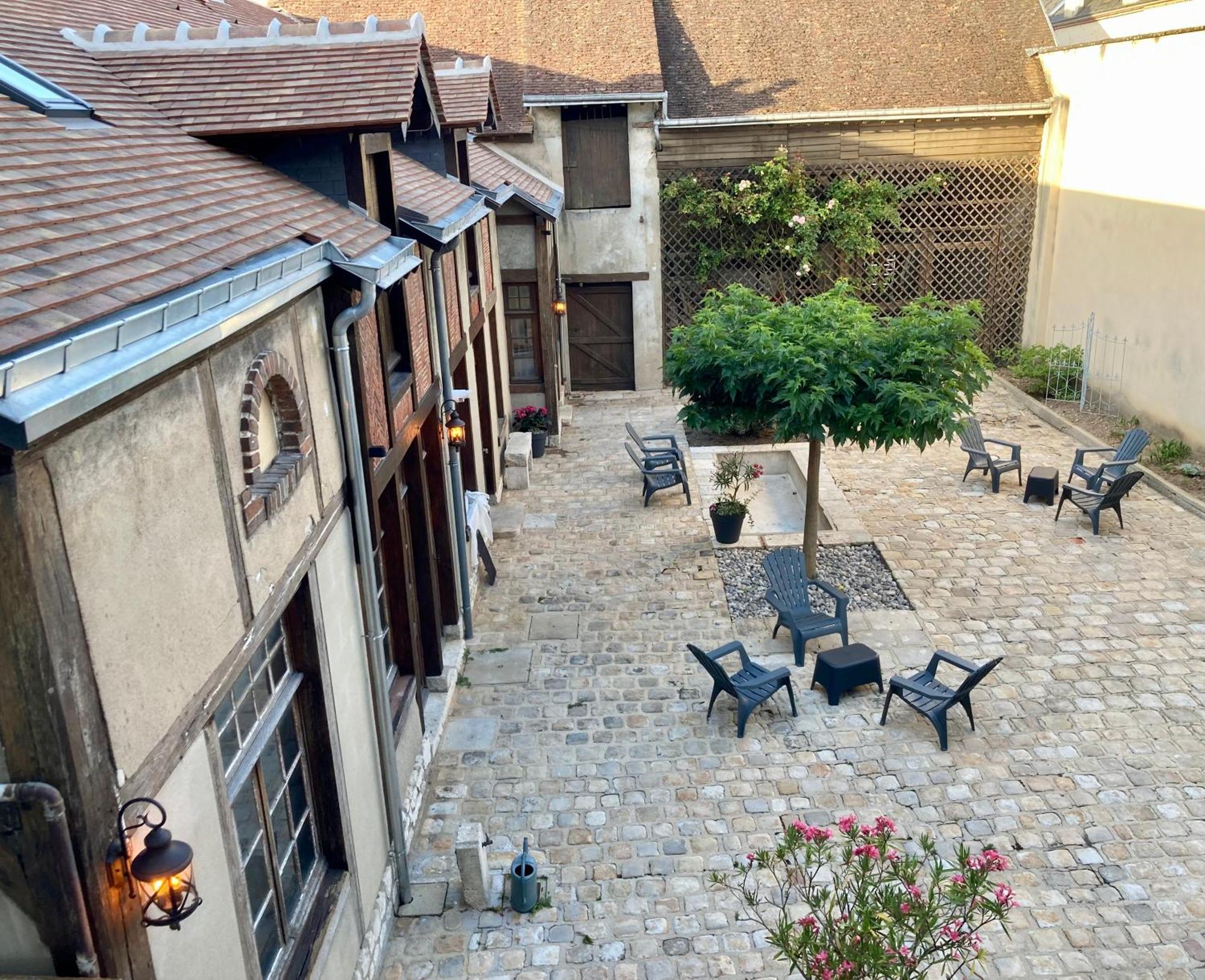La Maison Virginie Appartements Climatises De 1 A 5 Pers Cosy Hyper Centre Cour Parking Linge Fibre Proximite Port Lac Canal Piscine Montargis Eksteriør bilde